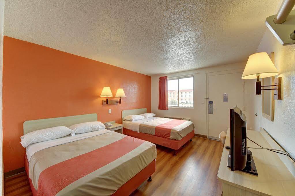 Red Roof Inn San Antonio Northeast - Rittiman Rd Exterior foto